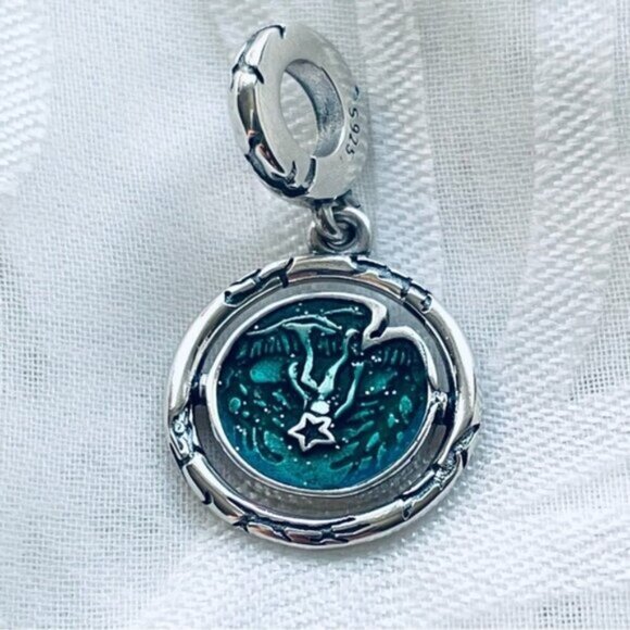 ⚡ NWOT Stranger Things Glow-in-the-Dark Upside Down Charm ✨ - Picture 10 of 11